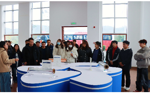 南溪區(qū)就業(yè)中心攜見習(xí)提能人員到訪遠(yuǎn)東股份宜賓智能產(chǎn)業(yè)園?